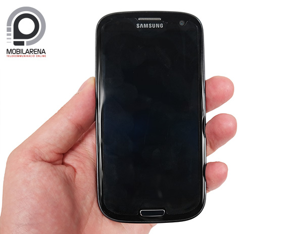 Künnyű és kényelmes a Samsung Galaxy S3 Neo a kézben