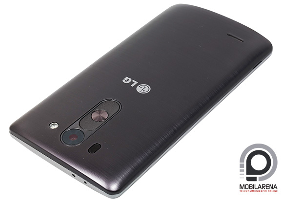 Az LG G3 S hátlapja jól tapad a tenyérben