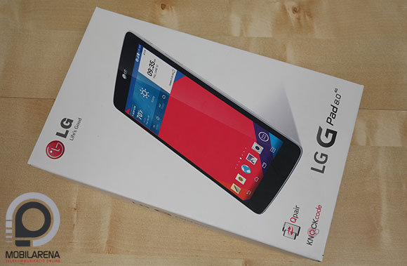 LG G Pad 8.0 kézben tartva