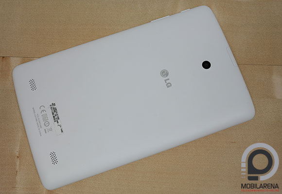 LG G Pad 8.0 kézben tartva