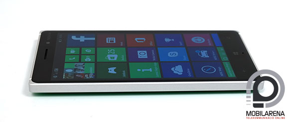 Nokia Lumia 830 oldalról