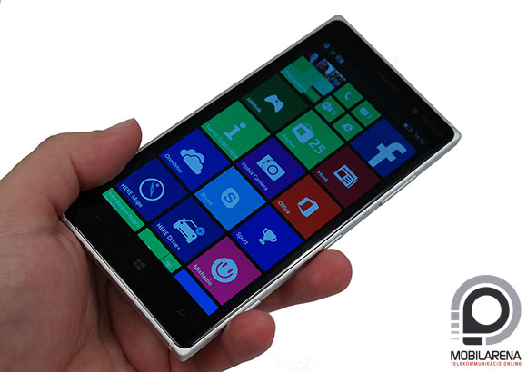 Nokia Lumia 830 kézben