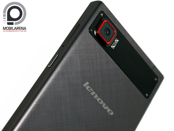 A Lenovo Vibe Z2 Pro csiszolt hátlapja elegánsan csillog 
