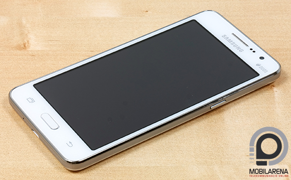 A Samsung Galaxy Grand Prime hátlapja alatt SIM és microSD foglalat van NFC nincs