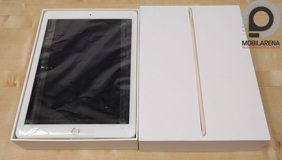 Az Apple iPad Air 2 fehér csomagolásban érkezett szerkesztőségünlbe 