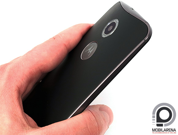 A Motorola Moto X 2014 fém oldalkerete erős konstrukciót eredményez