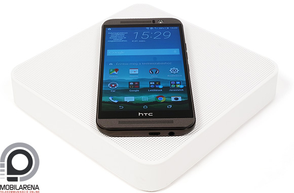 A HTC One M9 Dot View mintázatú dobozban kapható